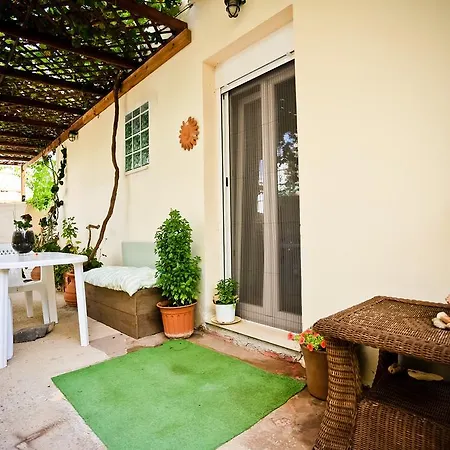 דירה Home Suites הרסוניסוס
