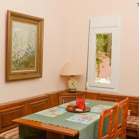 Home Suites הרסוניסוס