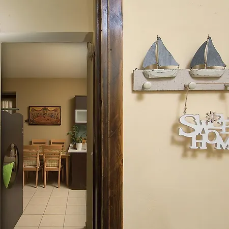 דירה Home Suites הרסוניסוס