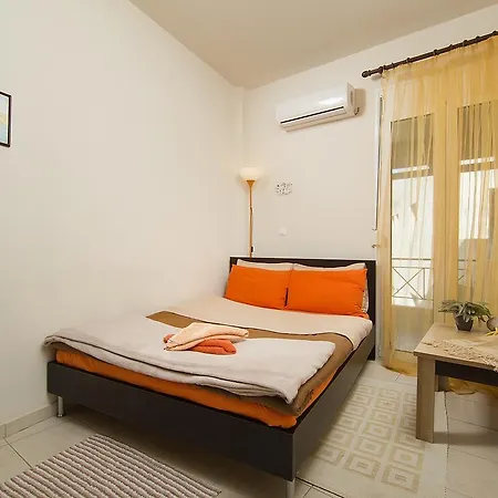 Home Suites הרסוניסוס