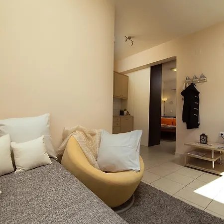 Home Suites הרסוניסוס