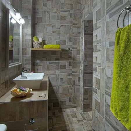 דירה Home Suites הרסוניסוס