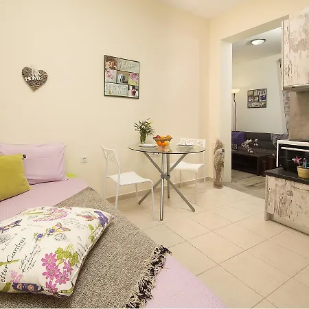 דירה Home Suites הרסוניסוס