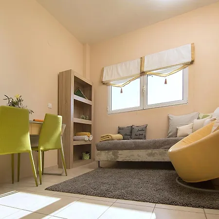 Home Suites דירה הרסוניסוס
